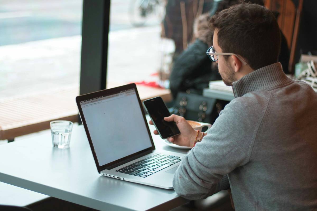 How to Build a Freelance Portfolio That Actually Lands Clients (Not Just Likes)