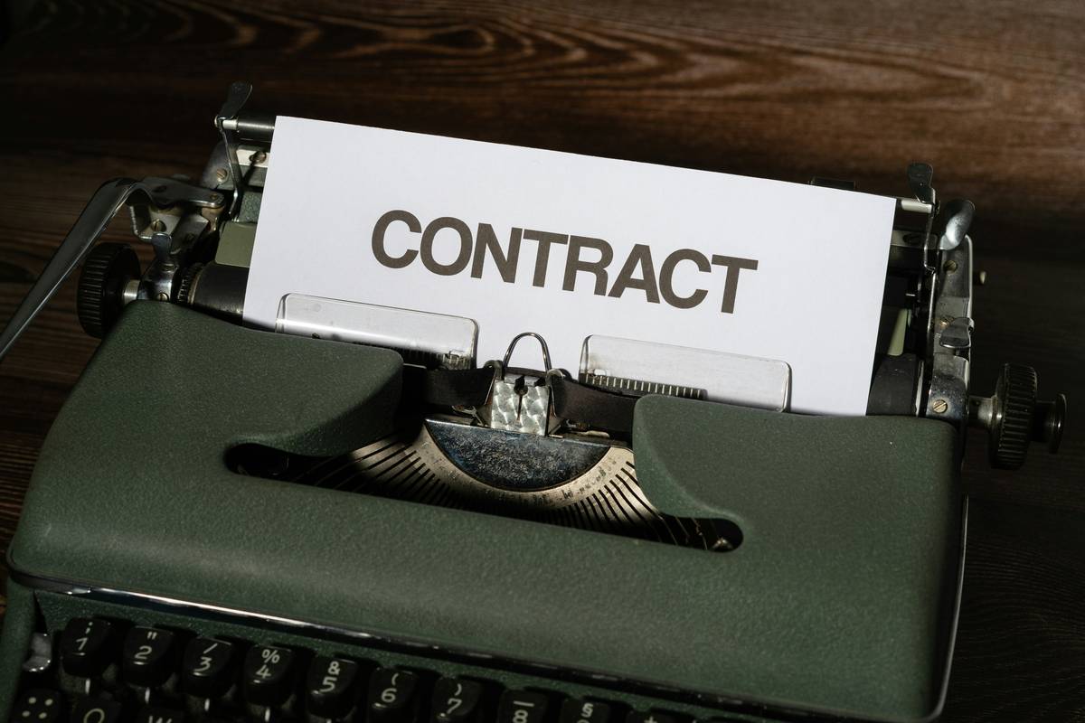Screenshot of Bonsai's freelance contract template showing editable fields for scope, payment, and e-signature